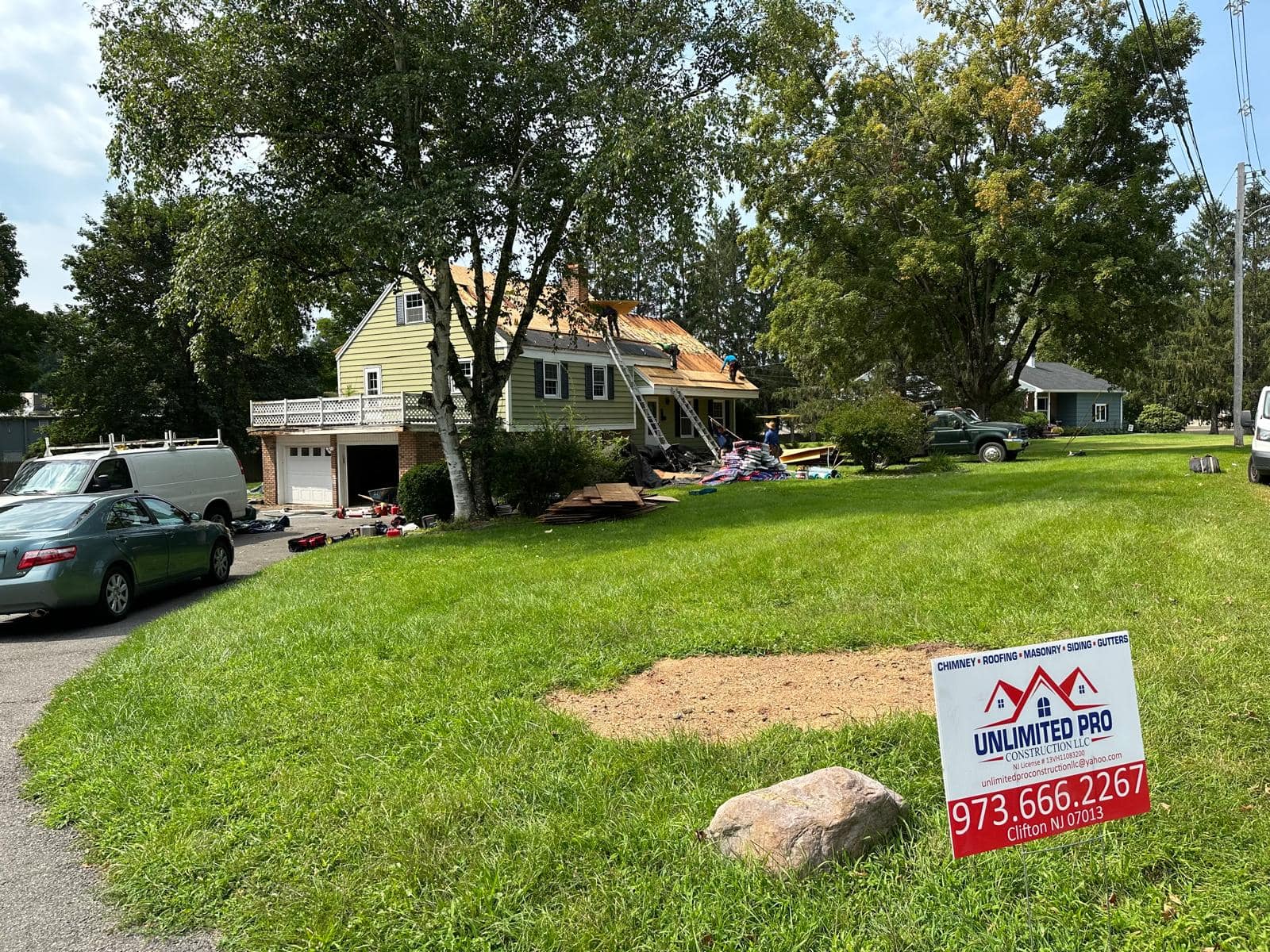 Roofing contractor working in Hudson County NJ